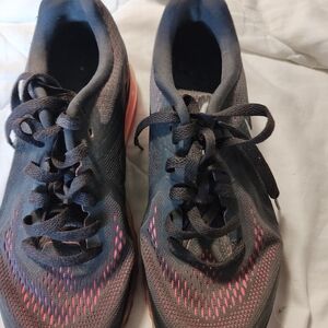 Nike Women's Black and Pink Sneakers